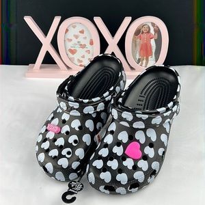 Crocs, ‘’Hearts XOXO’ Classic Clogs. Woman SZ:7,8,9,10. NWT. Firm!